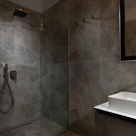 Olenia Luxury