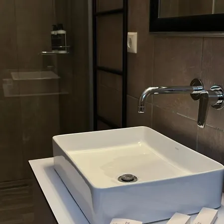 Olenia Luxury
